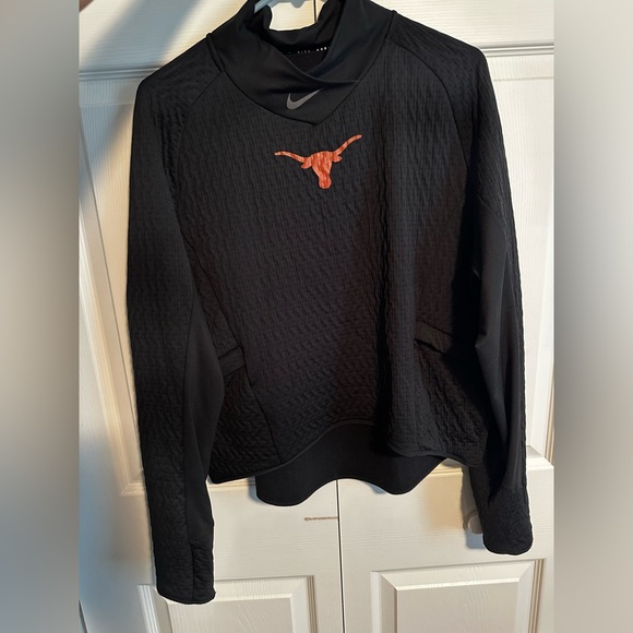 University of Texas team issued slightly cropped, long sleeve top. - Picture 1 of 2
